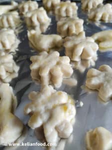 ecette biscuit allant au four