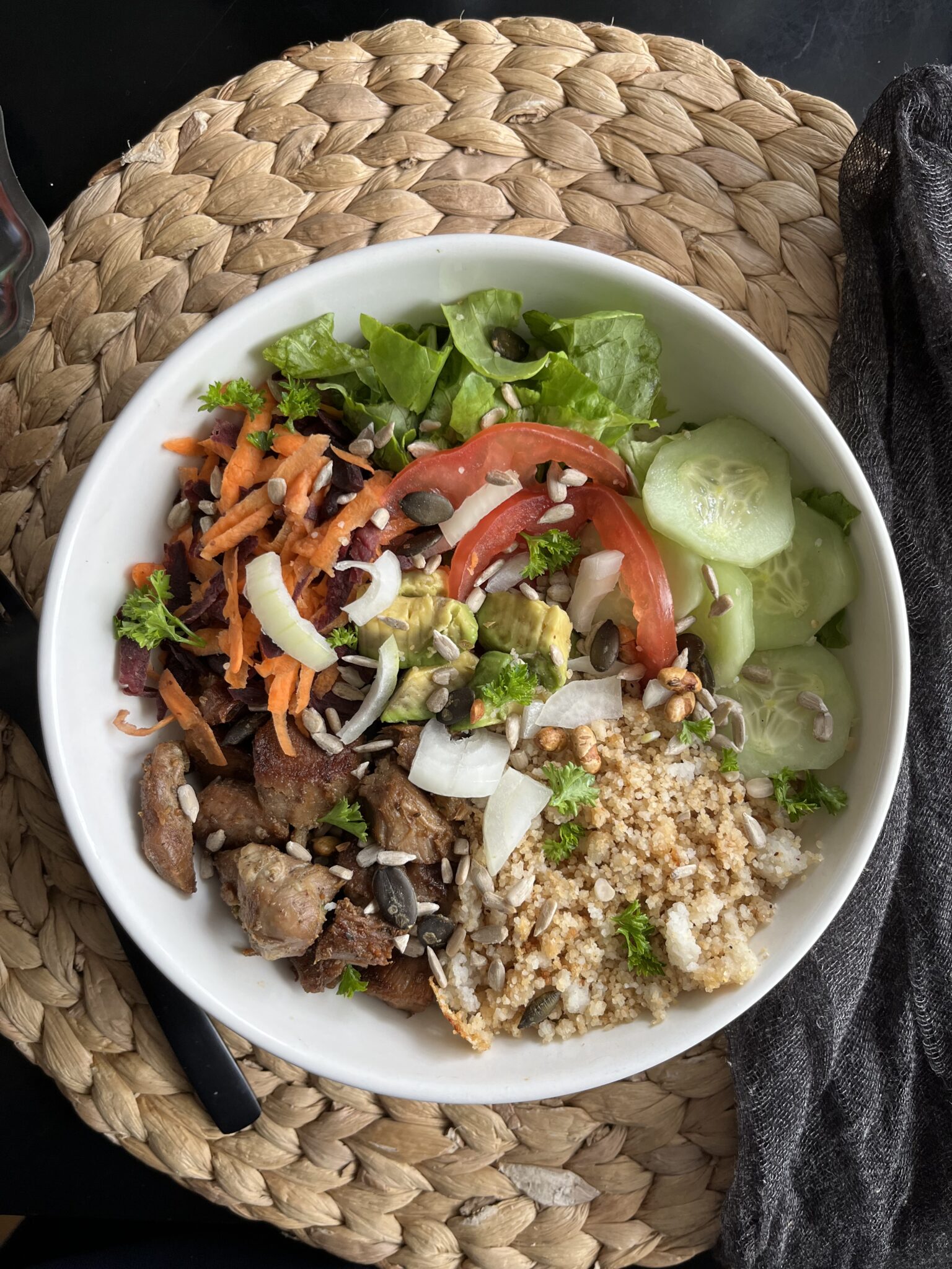 Poke Fonio Bowl viande salade